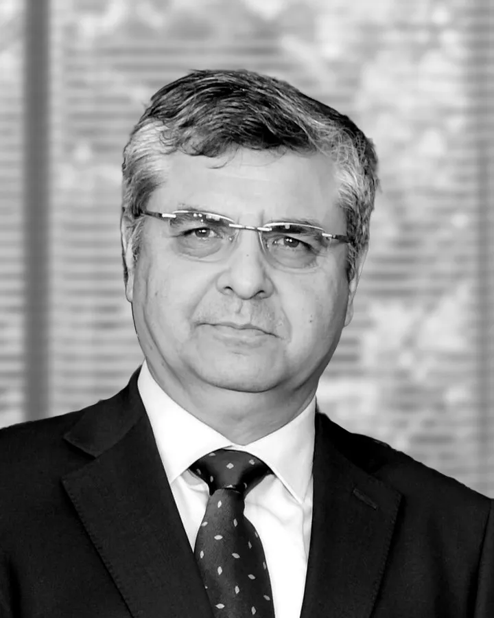 Retrato de Carlos Velásquez Mercado, Director, Santiago, de Red River Kapital.